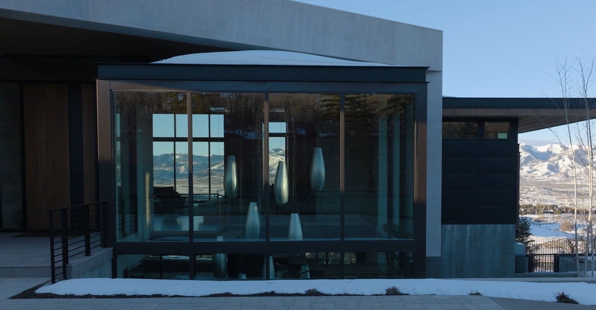 What_brand_of_aluminum_alloy_doors_and_windows_is